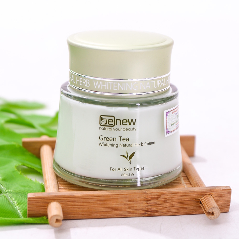 Kem dưỡng trà xanh tái tạo trắng da Benew Green Tea hàn Quốc 50ml + Móc khoá