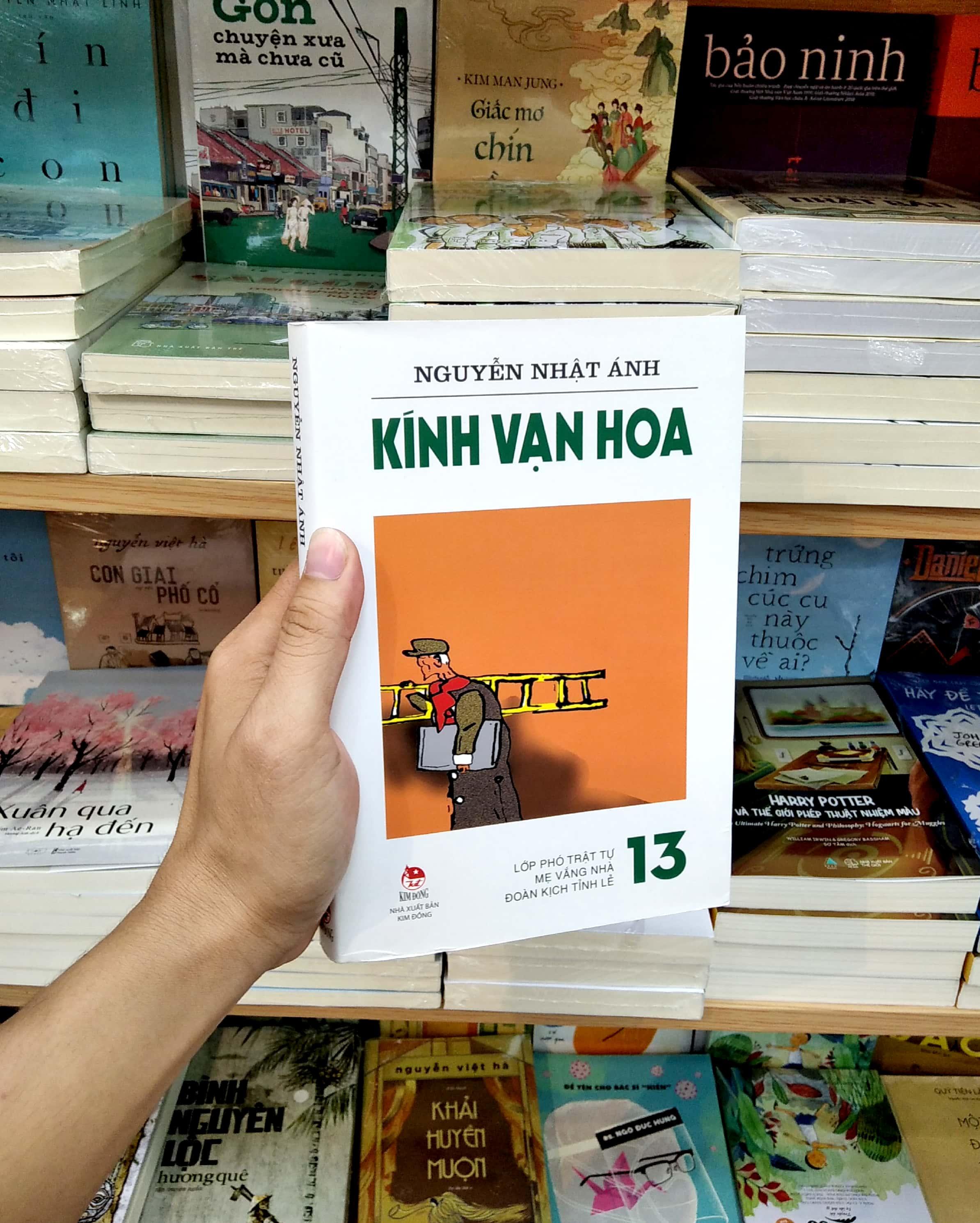 Kính Vạn Hoa - Tập 13: Lớp Phó Trật Tự - Mẹ Vắng Nhà - Đoàn Kịch Tỉnh Lẻ (Tái Bản 2022)
