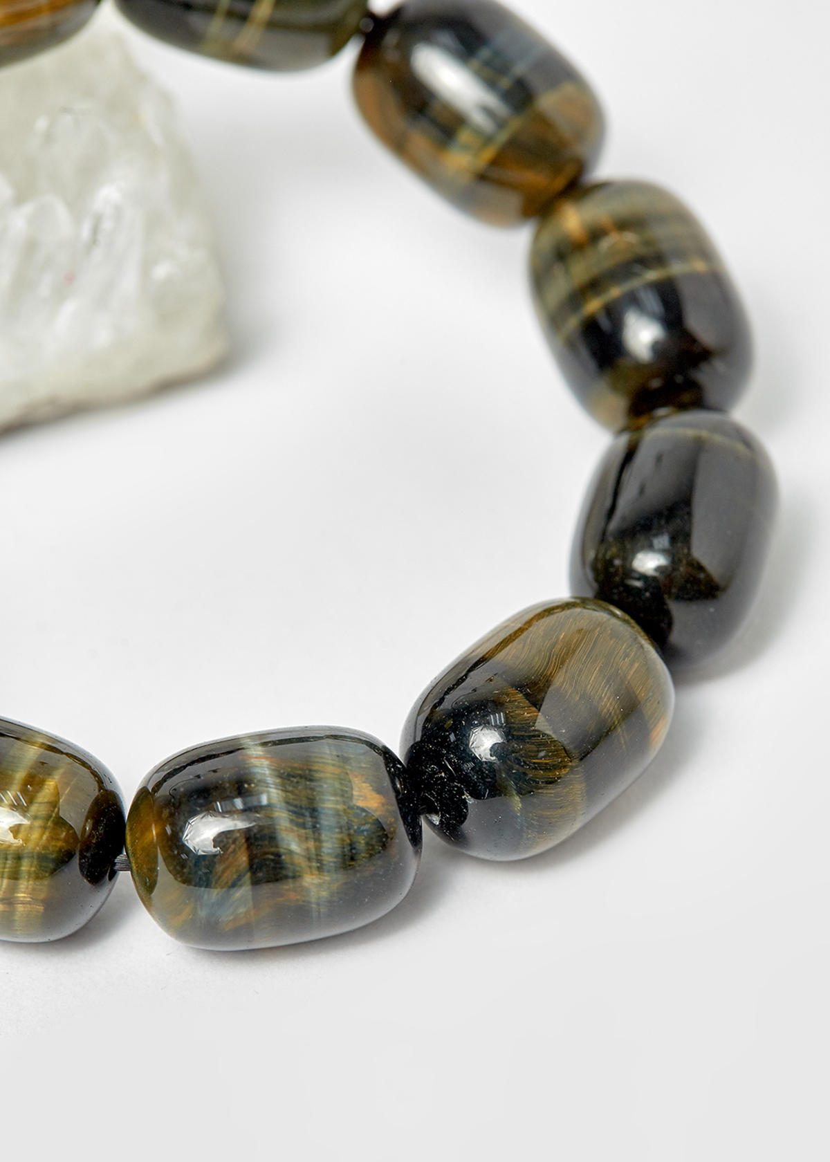 Vòng lu thống đá thạch anh mắt hổ xanh đen hạt 18x13mm mệnh thủy, mộc - Ngọc Quý Gemstones