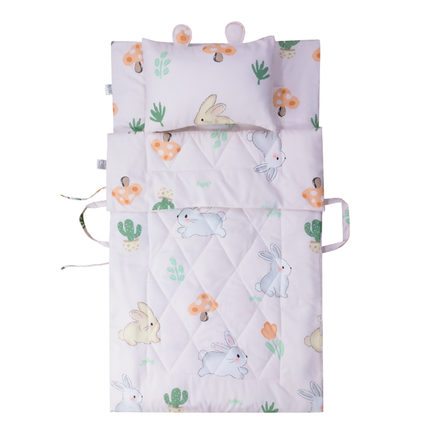 Bộ 5 món tiện lợi cho bé đi học mầm non, tiểu học NIN House hoạ tiết Rabbit Garden 70x120cm chất liệu tencel mát lạnh, màu dễ thương, 1 tấm trải chống trượt, 1 chăn, 1 ruột gối, 1 vỏ gối, 1 túi xách