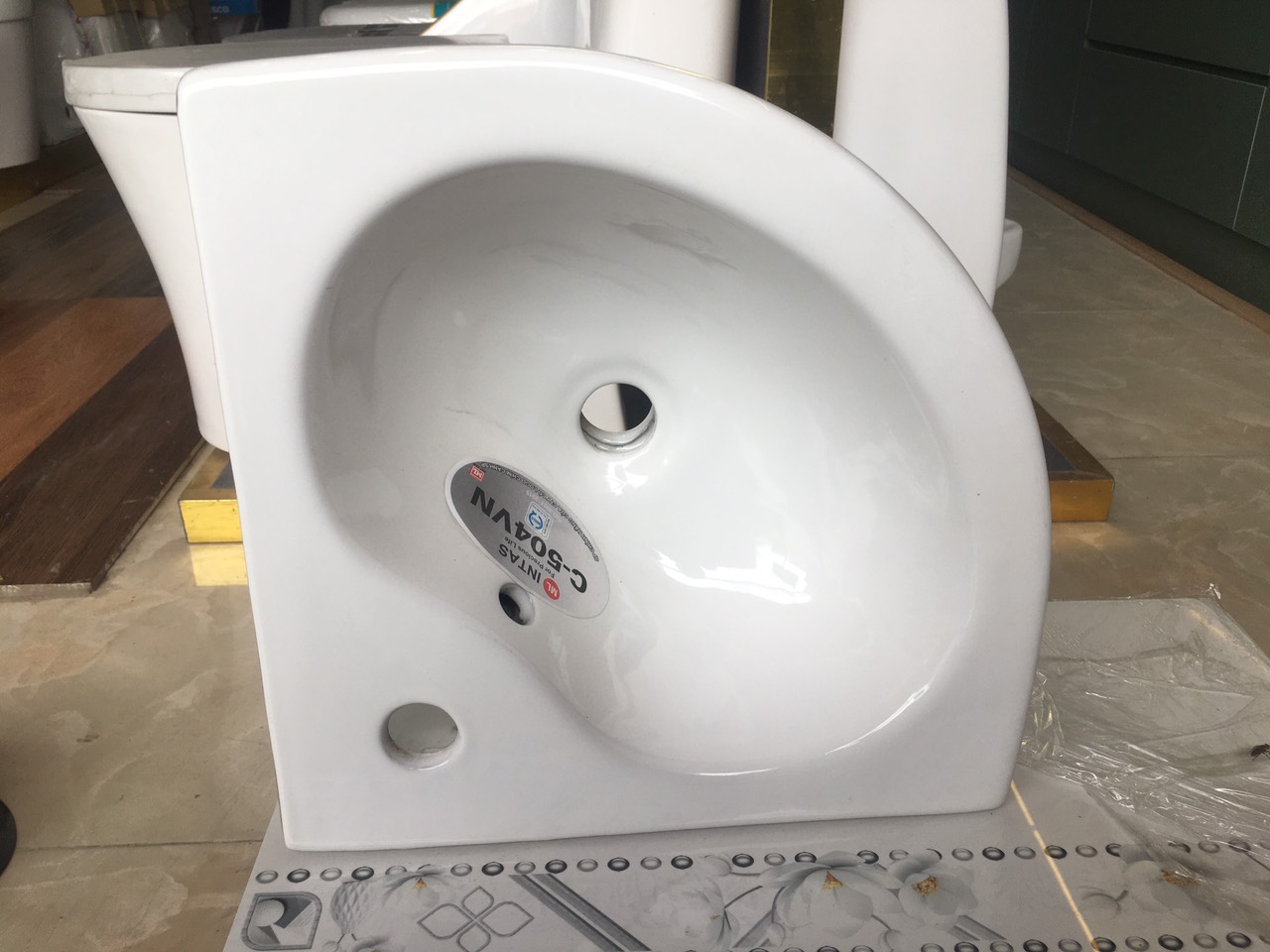 Chậu lavabo, chậu góc treo tường giá rẻ