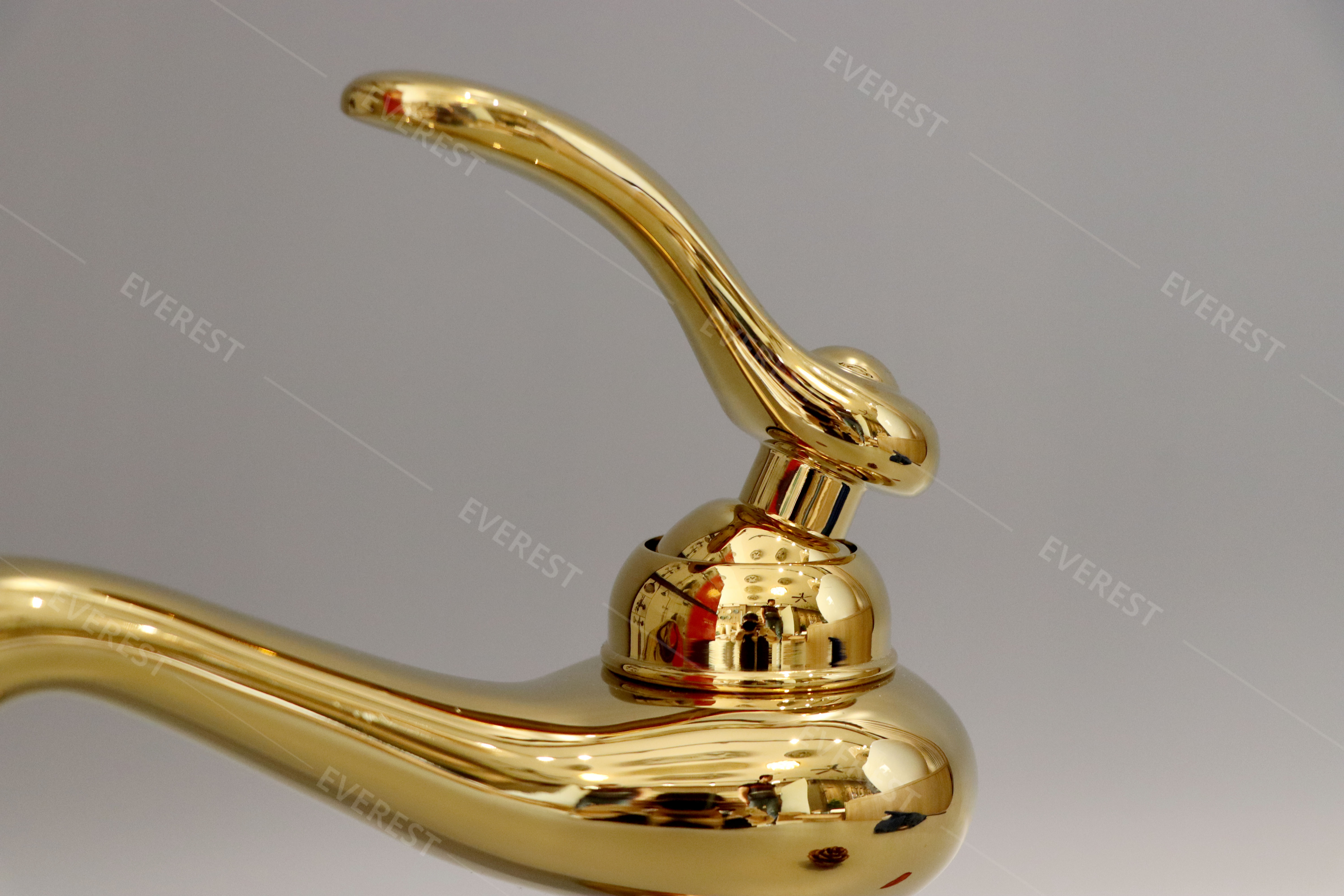Vòi rửa mặt lavabo mạ vàng EVEREST EV-MV22