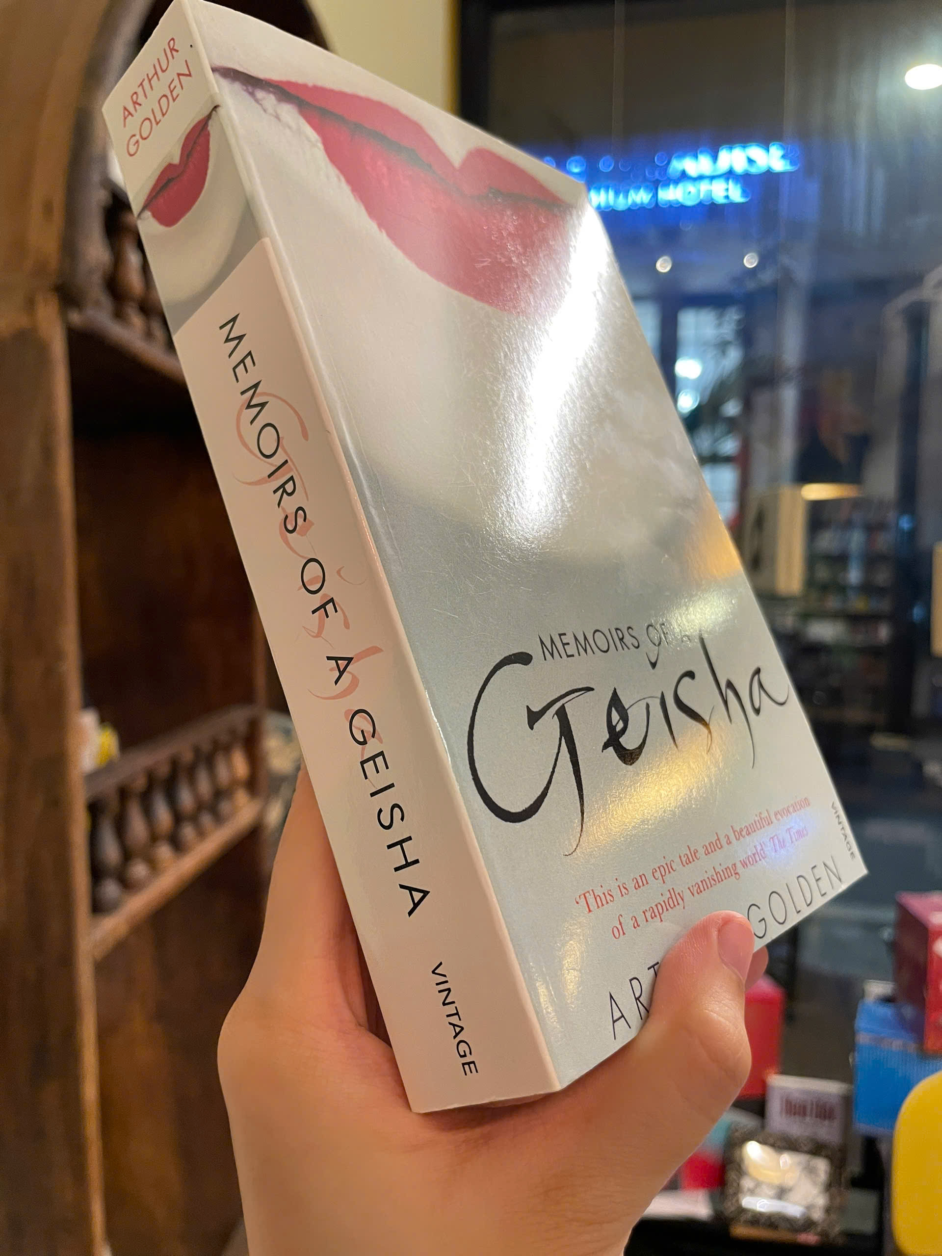 Sách - Memoirs of a Geisha: The Literary Sensation and Runaway Bestseller by Arthur Golden
