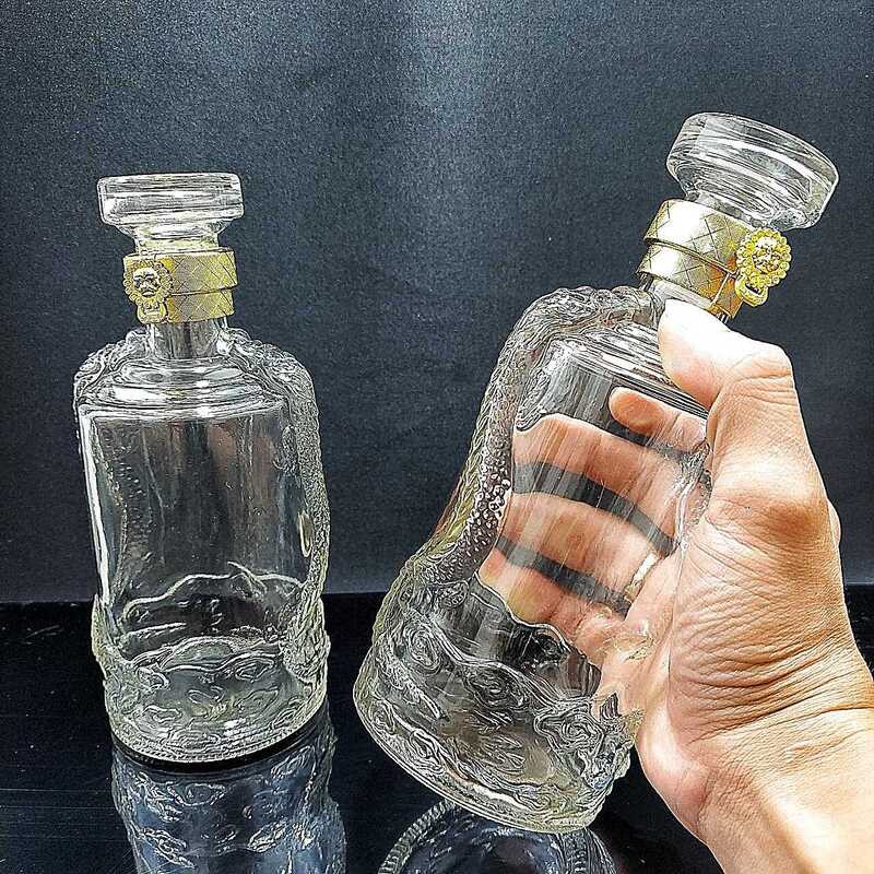 Chai Thủy Tinh Đựng Tửu 500ml Mẫu Rồng Cao Cấp.