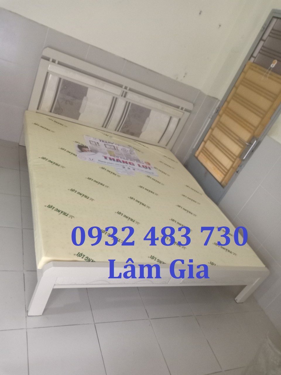 Giường sắt kiểu gỗ khung hộp 48 rộng 1m8x2m loại tốt