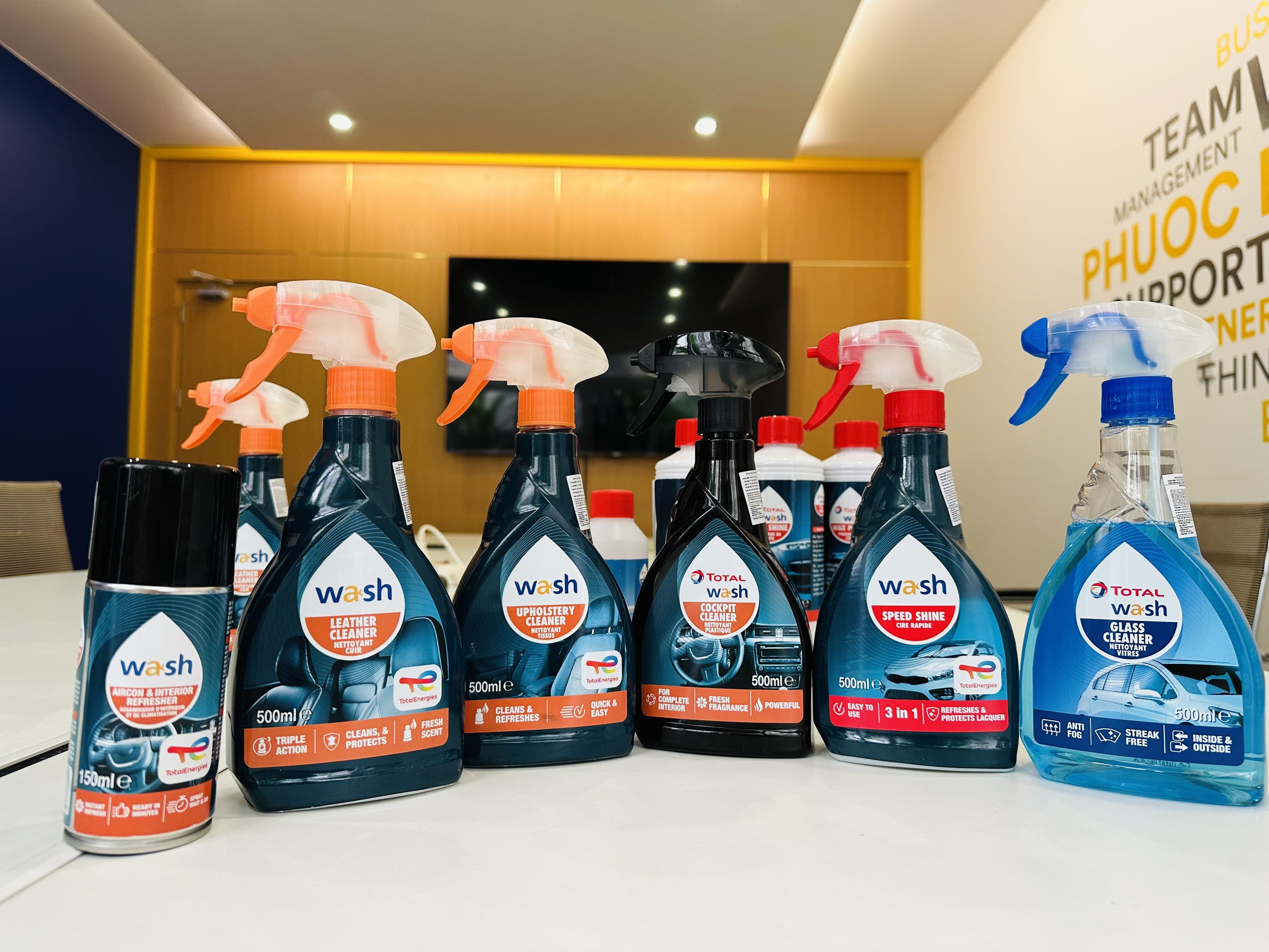 Chai Xịt vệ sinh cửa kính xe Total - Glass Cleaner 500 ml