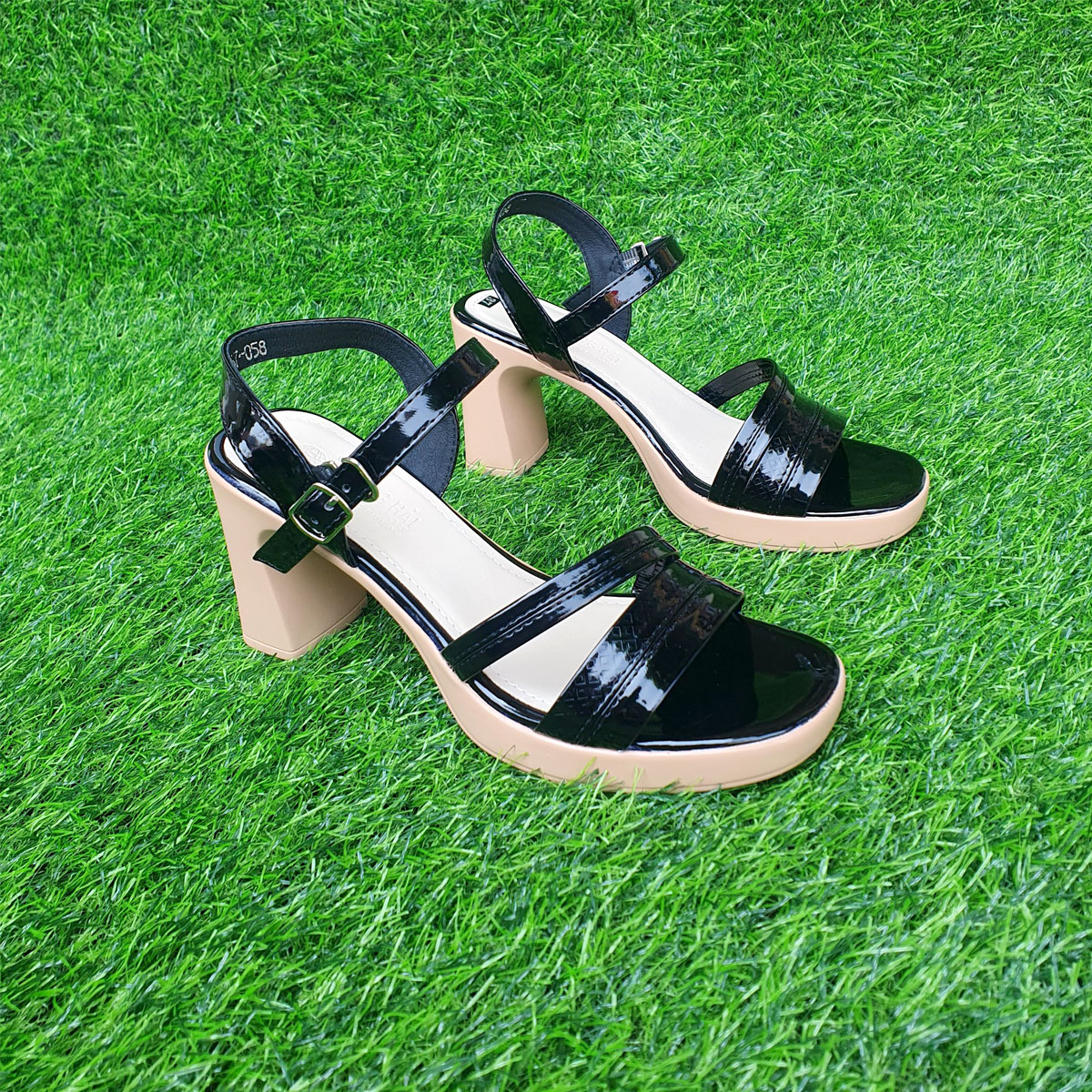 Giày Sandal nữ cao gót 8cm Trường Hải da bóng 2 màu đen,nâu đế PU nhẹ Xd145Đ