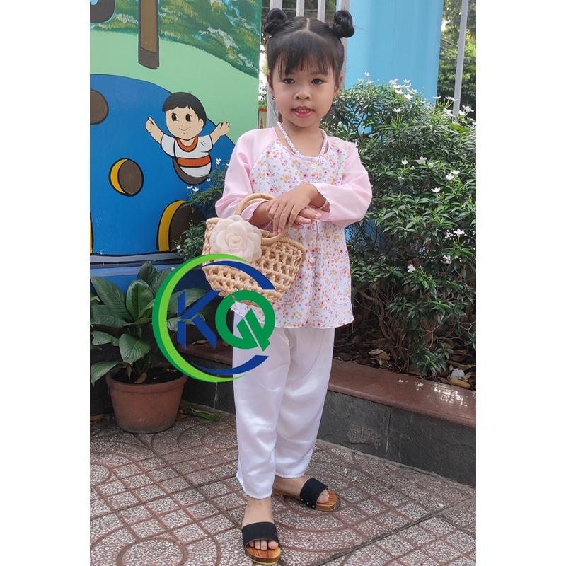 Bộ quần áo Bà Ba hoạ tiết bông nhí màu hồng - vải lụa mềm mát - size 7 đến 30 ký.