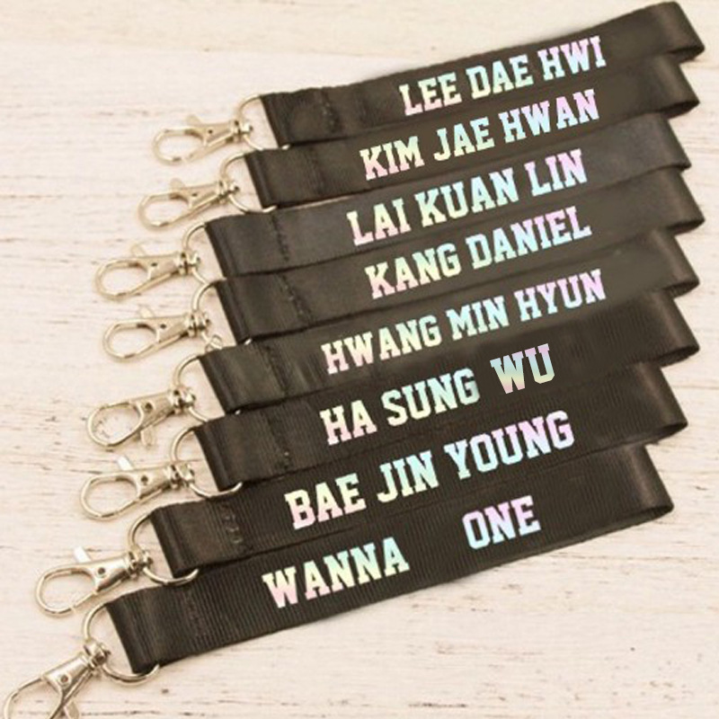 Móc khóa dây strap Wanna One