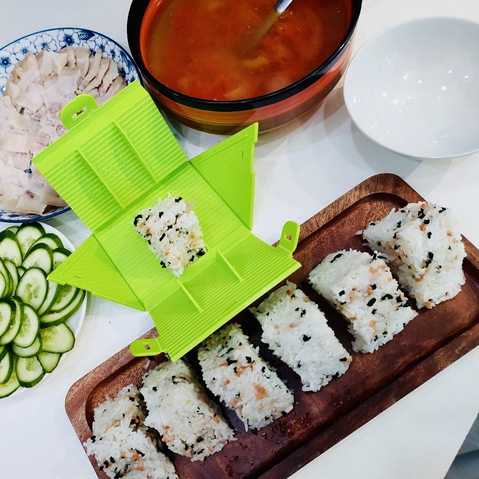 Hộp Nhựa Đựng Cơm Tạo Hình Tam Giác ONIGIRI Save Industry SV-5004 & SV-5035 Nhật Bản | Tiện Lợi và Dễ Sử Dụng