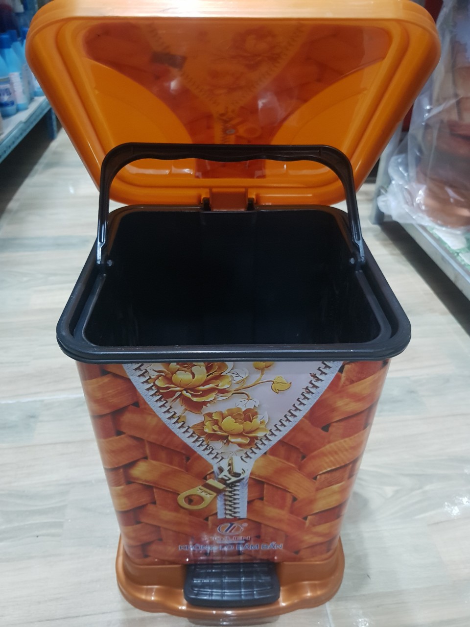 Thùng rác nắp đạp 9 Lít