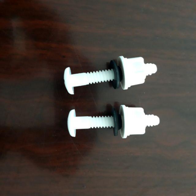 Ốc vít nối két nước với thân bàn cầu