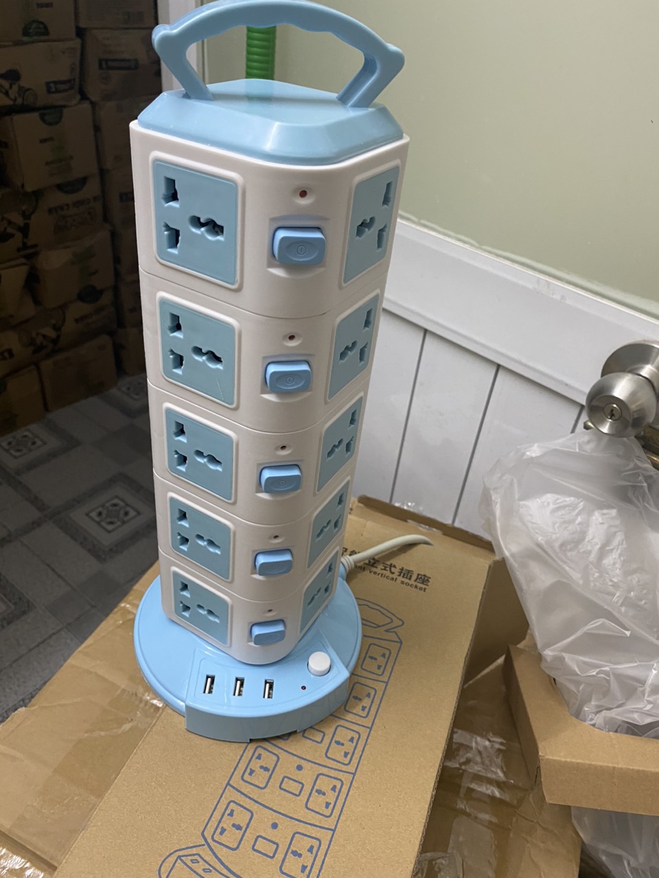 Ổ Điện 5 Tầng Hình Tháp Gồm 20 Ổ Cắm Và 3 Cổng Sạc USB Dùng Cho Chân Cắm 2 Chấu Tròn Đường Kính 4.8mm