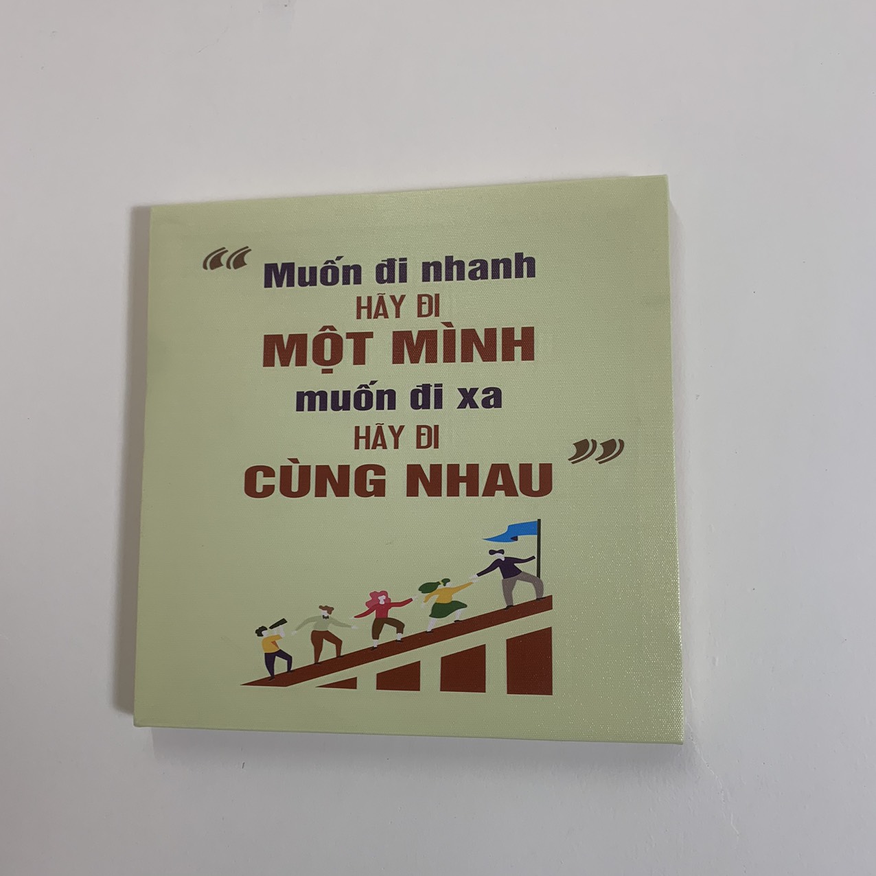 Tranh khẩu hiệu Muốn đi nhanh hãy đi một mình, muốn đi xa hãy đi cùng nhau