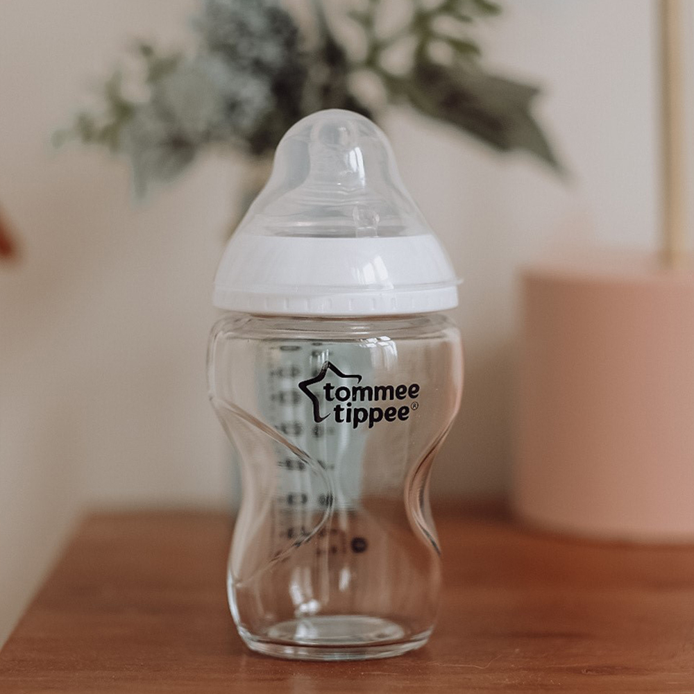 Bình Sữa Thủy Tinh Ty Siêu Mềm Tự Nhiên Tommee Tippee Closer To Nature 250ml, Núm Ty Của Bình 3-6 tháng