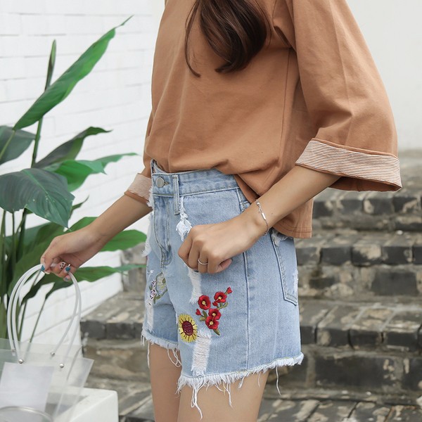 Quần shorts nữ thêu hoa Q008