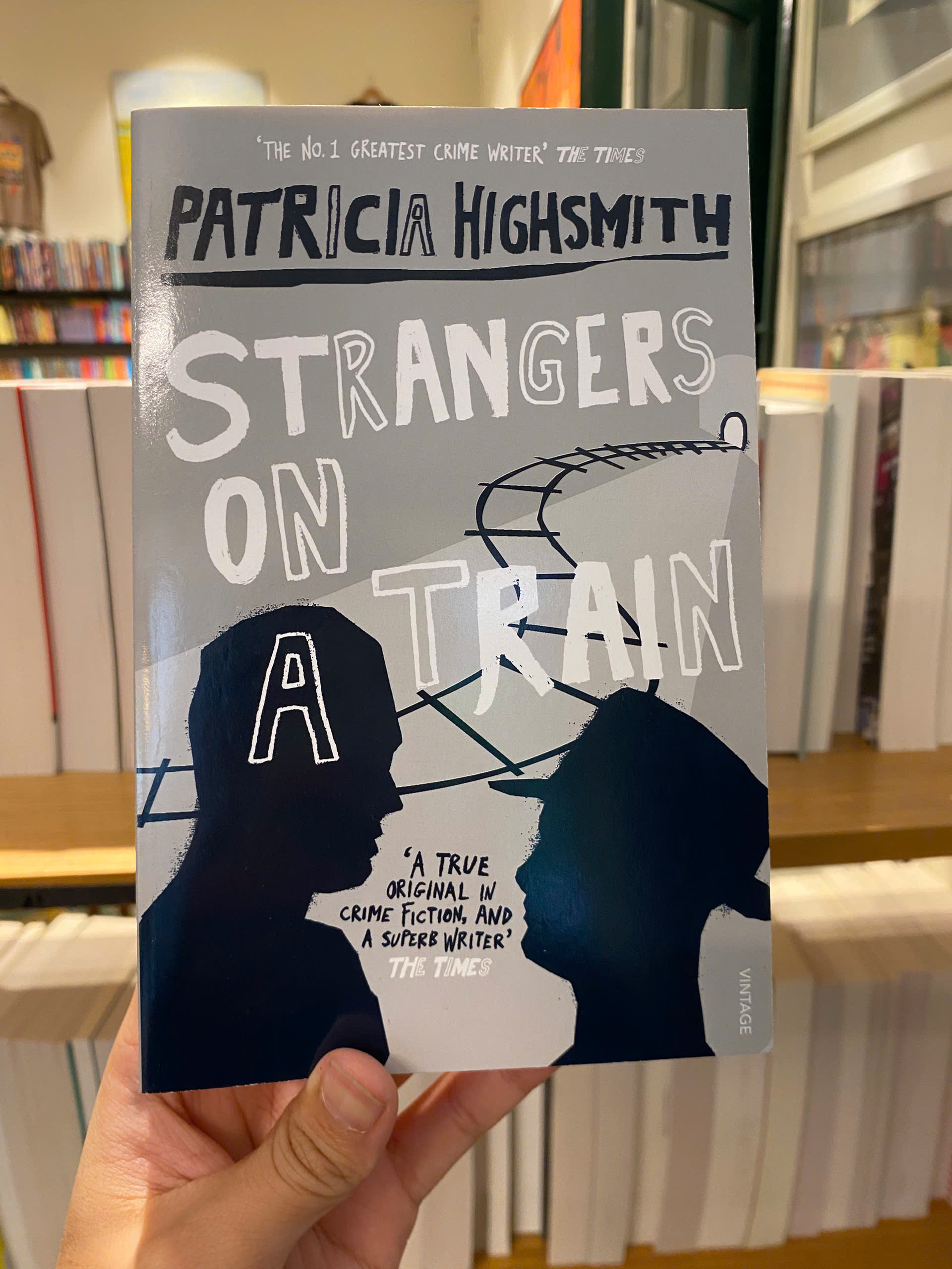 Sách - Strangers On a Train by Patricia Highsmith - English Novel - Sách Ngoại văn Nhập khẩu
