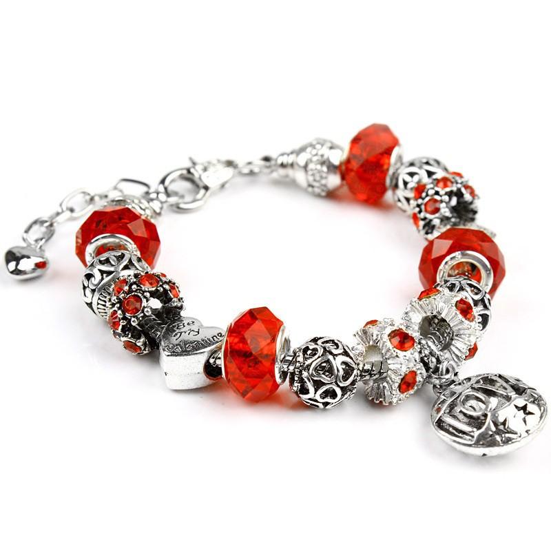 Vòng tay charm chữ Love xinh