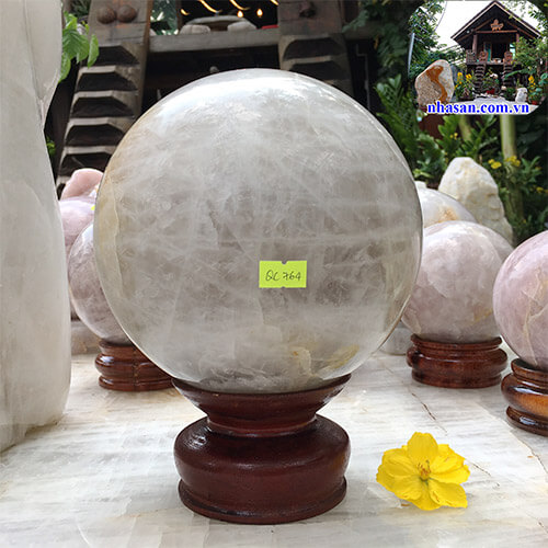 Quả cầu phong thủy đá thạch anh trắng tự nhiên trừ tà QC764 nặng 9kg đường kính 19cm – Vật phẩm phong thủy may mắn