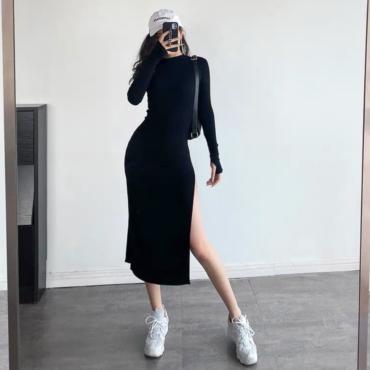 Đầm Body Thun Tay Dài Xẻ Tà Năng Động Màu Đen