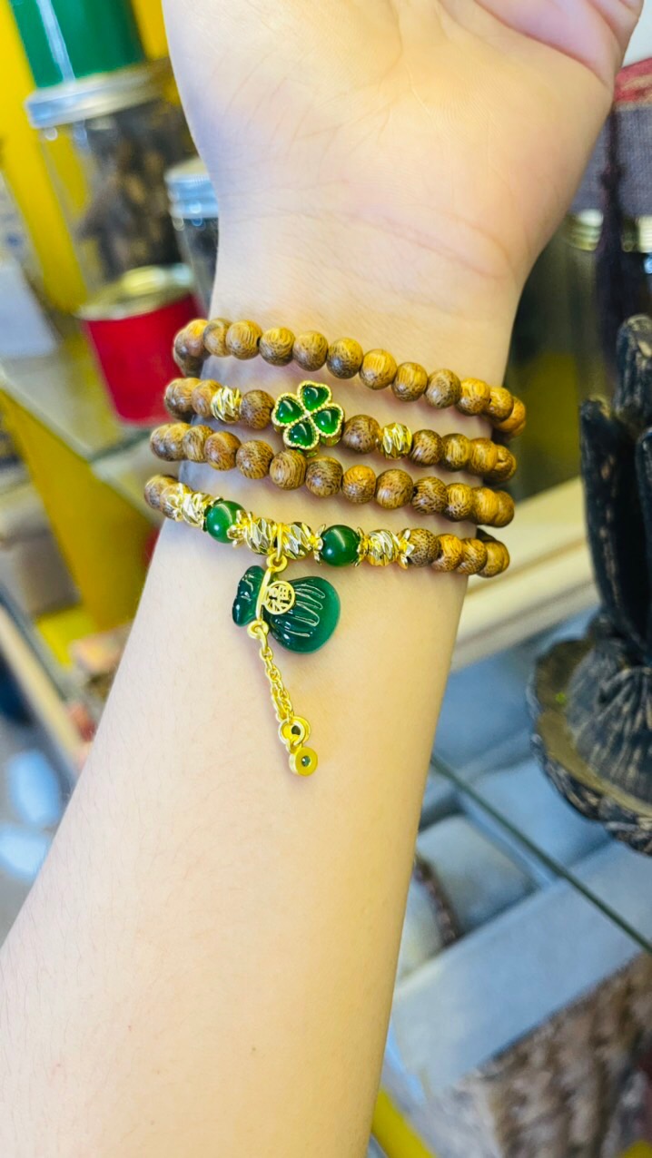 Chuỗi trầm hương 6mm mix charm cỏ may mắn-túi tiền tài lộc bạch ngọc- ngọc sơn thuỷ