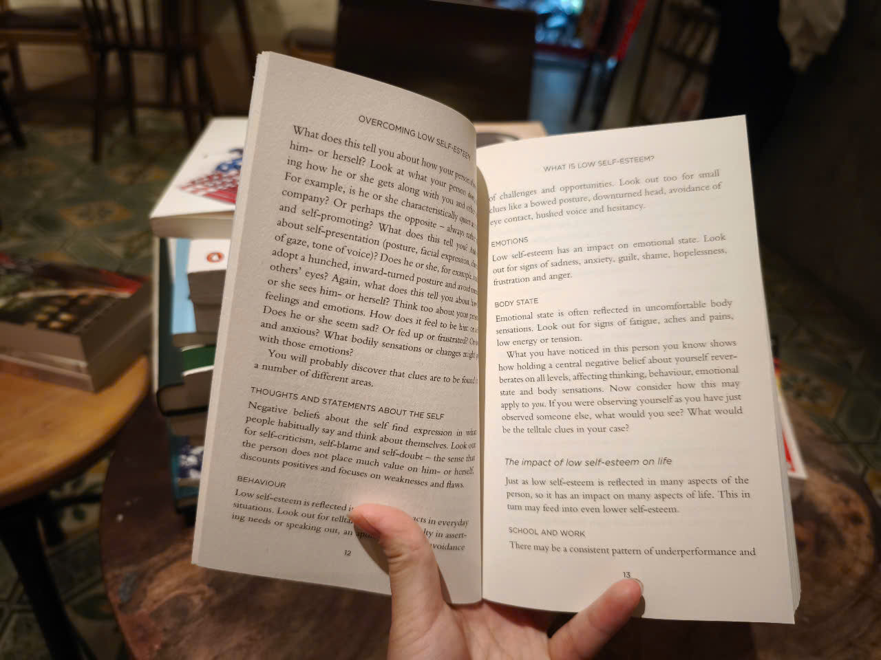Sách - Overcoming Low Self-Esteem: A Self-Help Guide Using Cognitive Behavioural Techniques by Melanie Fennell