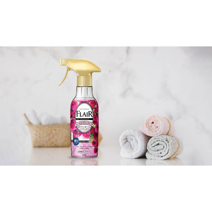 Xịt thơm và làm phẳng quần áo KAO hương hoa 270ml