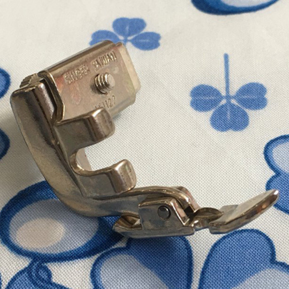 Chân Vịt Vào Dây Kéo Và Viền Ống Brother F036N - Hàng chính hãng