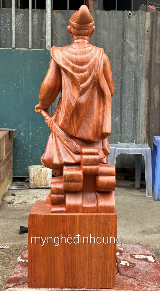 Tượng trần quốc tuấn bằng gỗ hương đá kt cao 100×30×25cm
