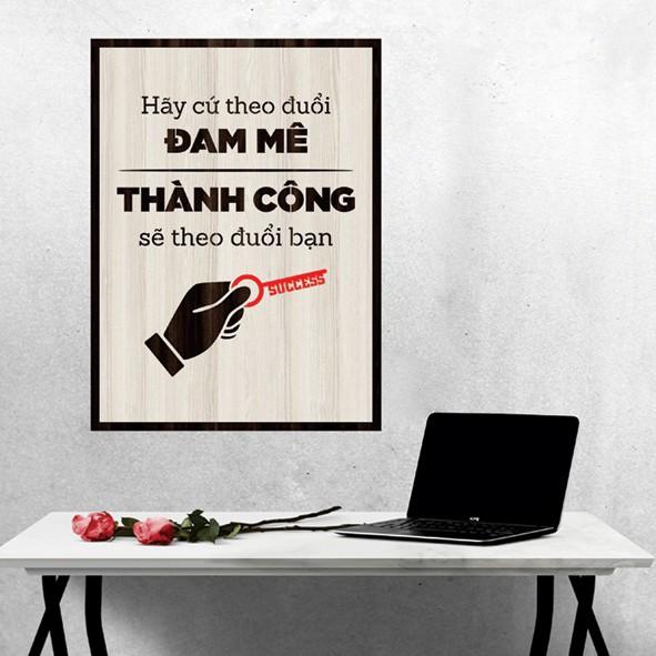 Tranh gỗ DECOR - SLOGAN tạo động lực, Truyền cảm hứng - Hãy cứ theo đuổi đam me thành công sẽ theo đuổi bạn