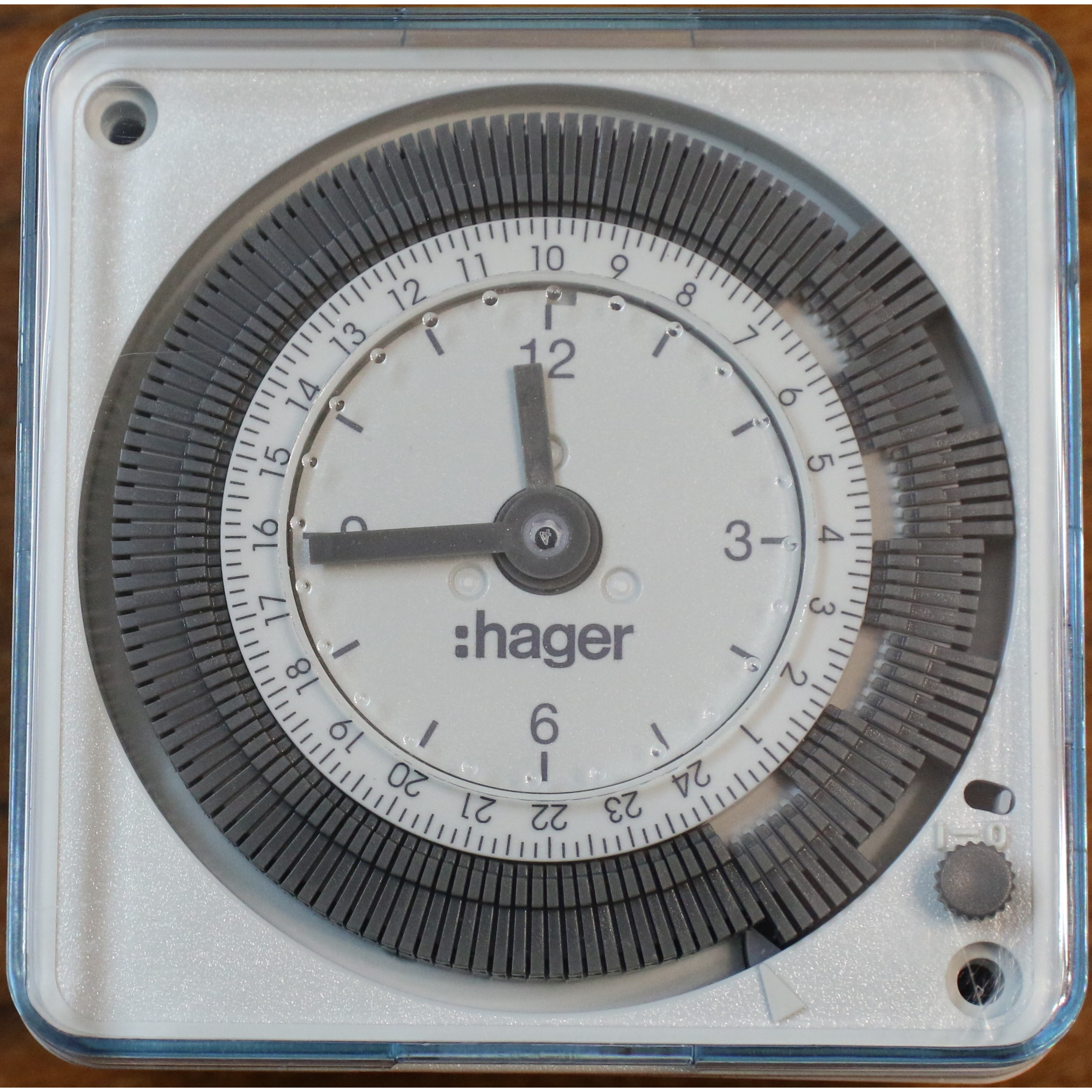 CÔNG TẮC THỜI GIAN/TIMER 24H EH711 - HAGER, HẸN GIỜ TƯỚI CÂY, BẬT ĐÈN, CÁC THIẾT BỊ ĐIỆN KHÁC, 24H/7 NGÀY. CÔNG NGIHỆP VÀ DÂN DỤNG, CÔNG SUẤT LỚN 16A, LẬP TRÌNH ĐƯỢC, 148 LẦN BẬT TẮC TRONG 24H