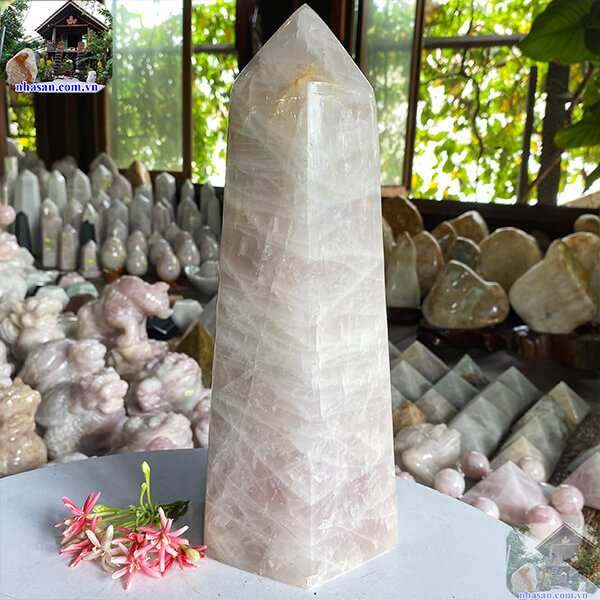 Trụ lục giác thạch anh hồng giúp tăng cường năng lượng và cân bằng tinh thần-4.88kg -T621