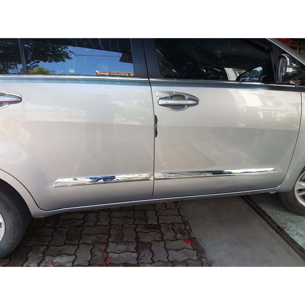 Ốp nẹp sườn hông xe Toyota Innova 2017 – 2023 mạ crom cao cấp, sáng bóng