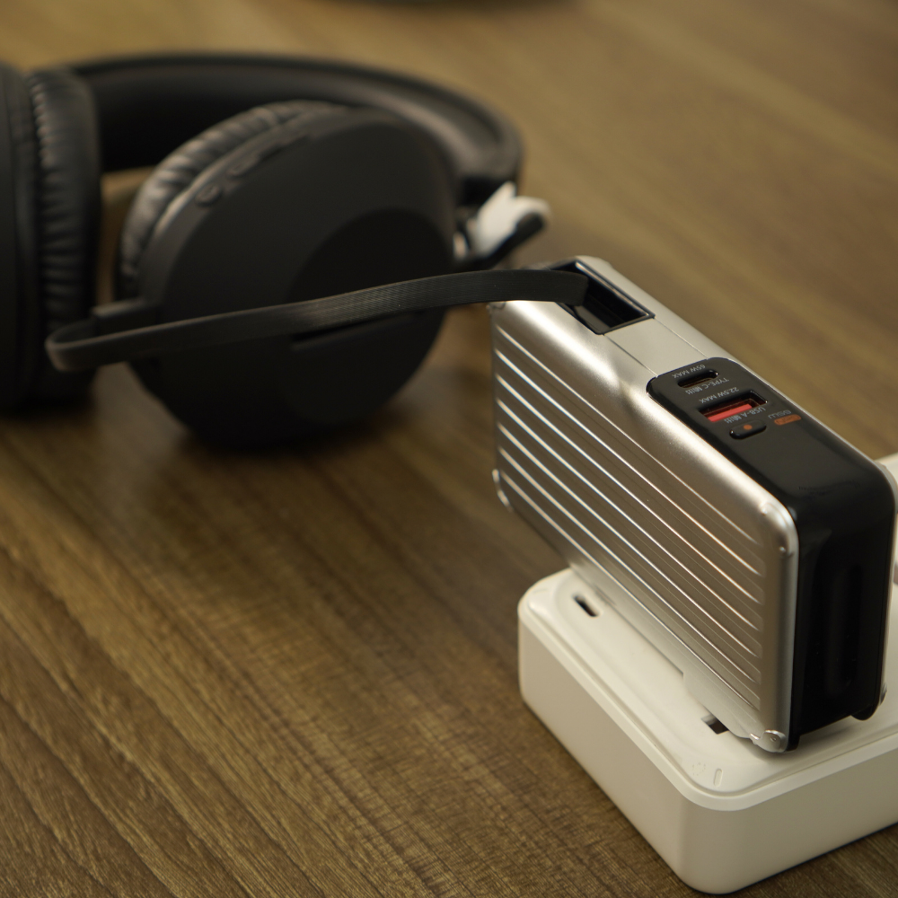 Sạc dự phòng hàng chính hãng WiWU Summit 10.000mAh 30W Wi-P045: Tích hợp cáp Type-C, kiêm củ sạc 65W đa năng