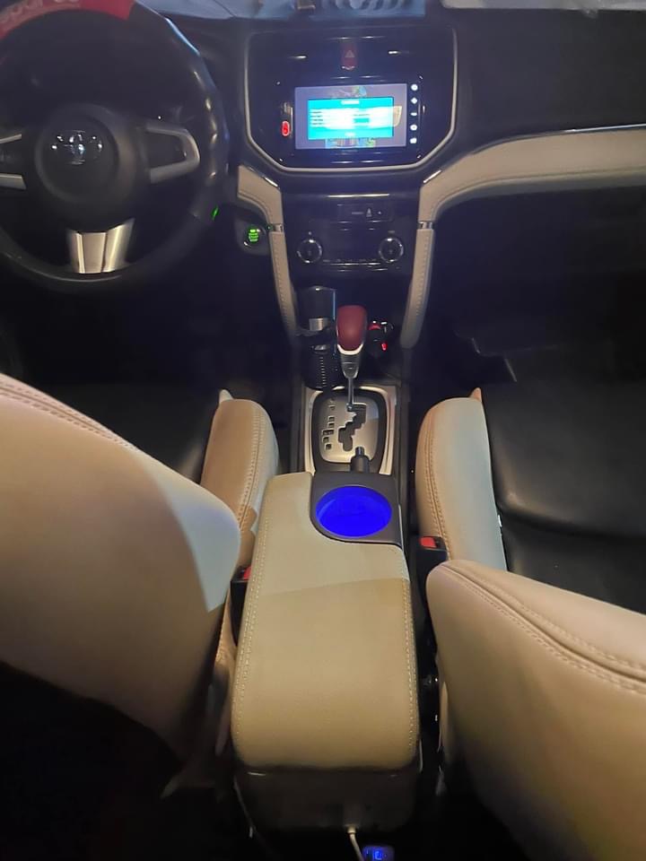 Bệ tỳ tay Toyota Rush