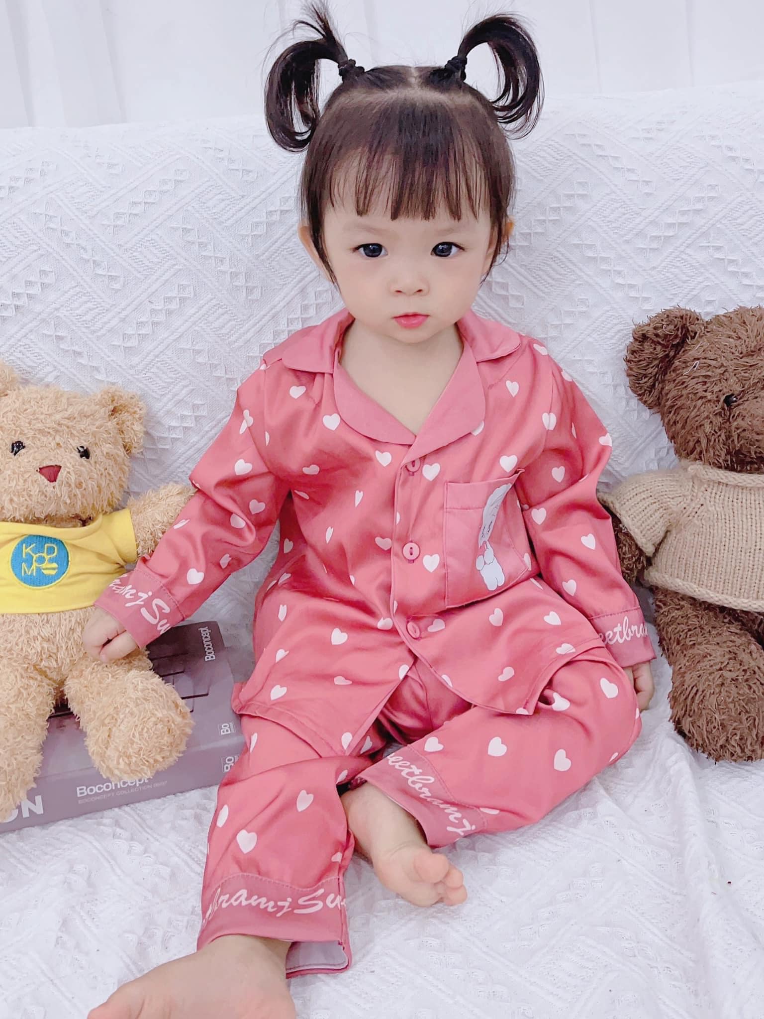 Bộ pijama tay dài chất lụa cho bé gái