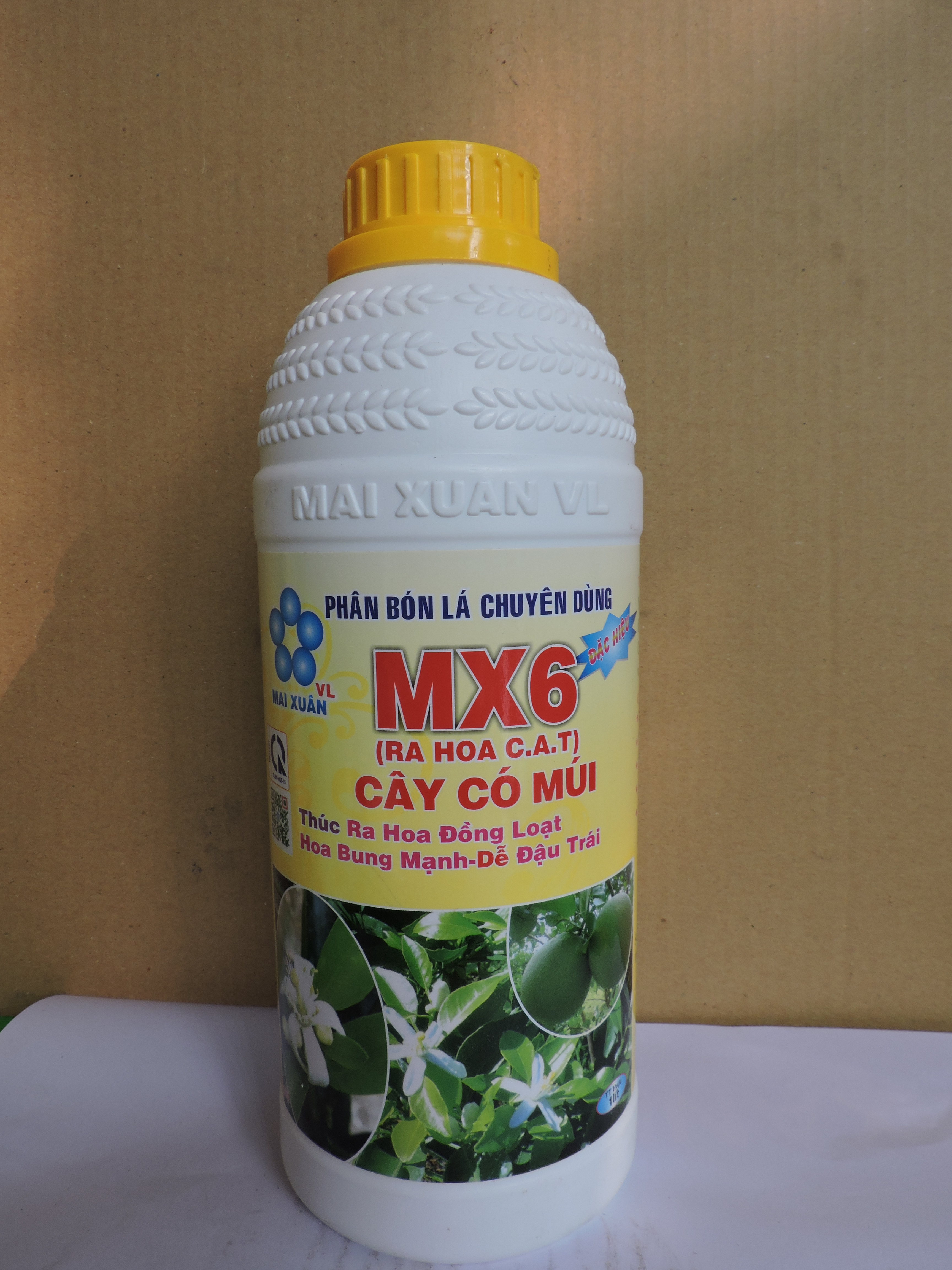 Phân Bón Lá Chuyên Dùng MX6 Đặc Hiệu (ra Hoa C.A.T) Cây Có Múi, Thúc Ra Hoa Đồng Loạt, Hoa Bung Mạnh, Dễ Đậu Trái (chai 1 lít)