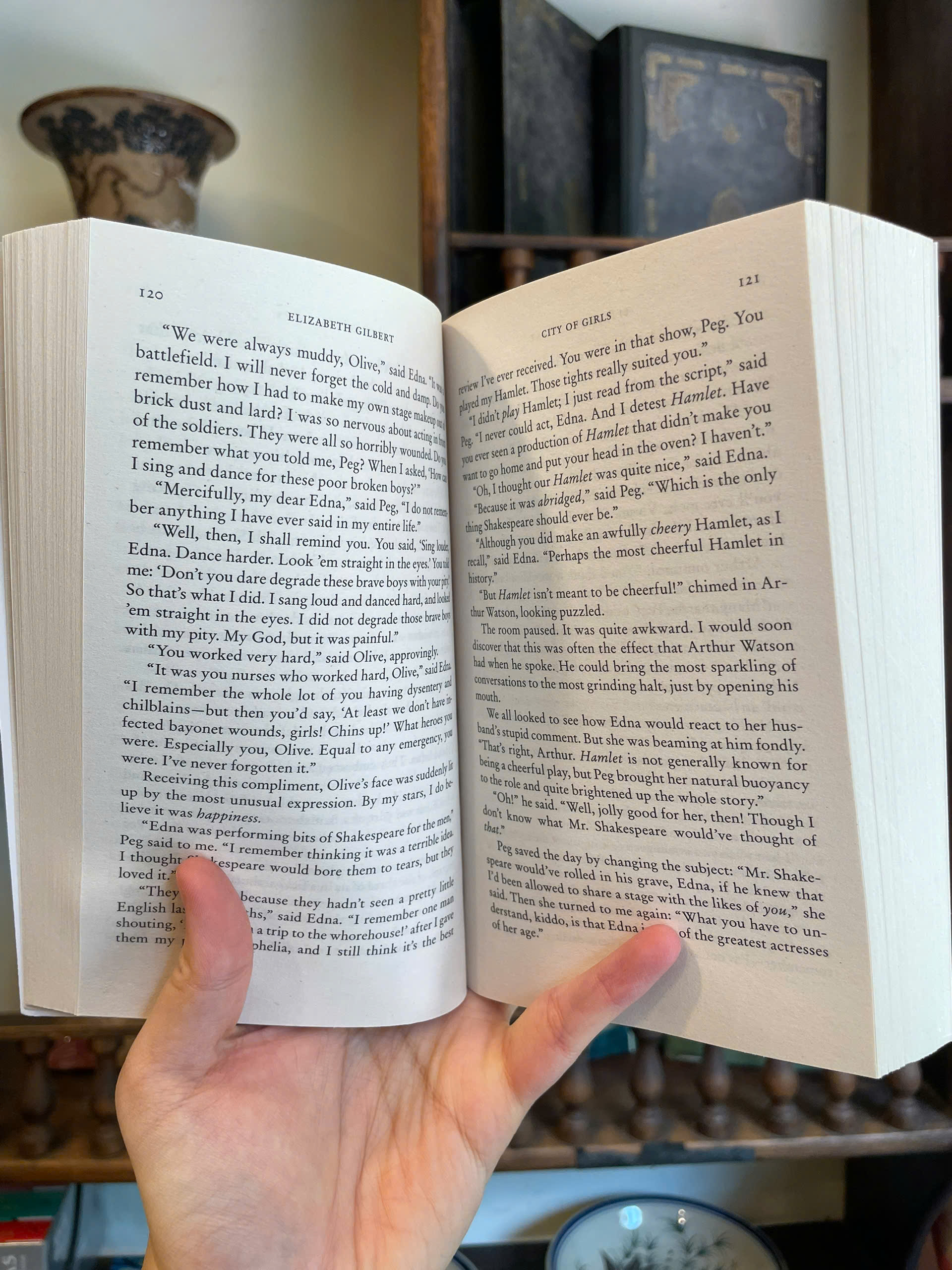 Sách - City of Girls by Elizabeth Gilbert - Historical Fiction/Fiction book in English - Ngoại Văn