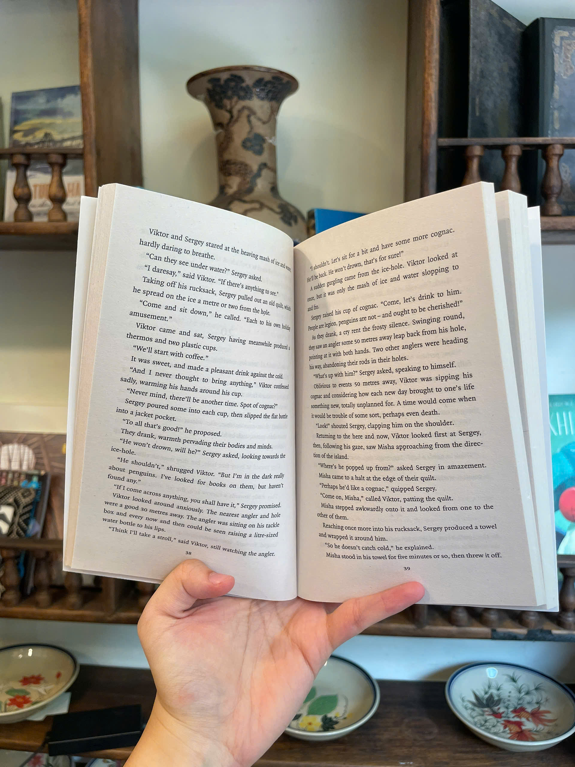 Sách - Death and the Penguin by Andrey Kurkov/ Tiểu thuyết tiếng Anh/ Fiction/ English