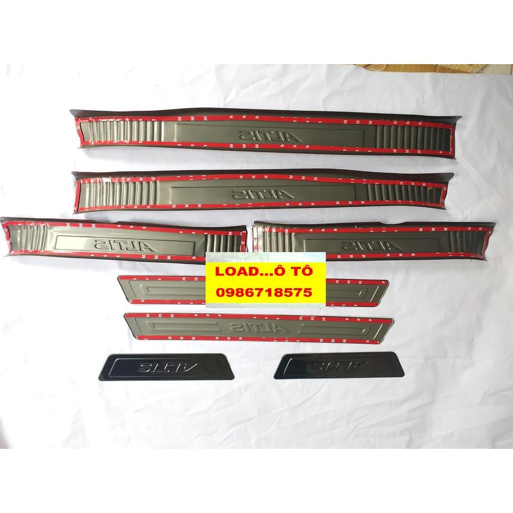 Ốp Bậc Cửa, Nẹp Bước Chân Trong, Ngoài Xe Toyota Altis 2022-2018 Mẫu Vân Titan Xước Cao Cấp