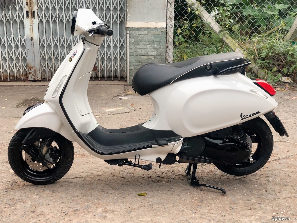 Tem nổi xe máy  dành cho xe vespa Primavera 125 3Vie ĐEN