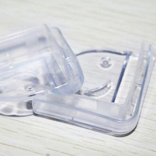 Miếng bịt góc bàn dáng vuông hình mặt cười chất liệu silicon