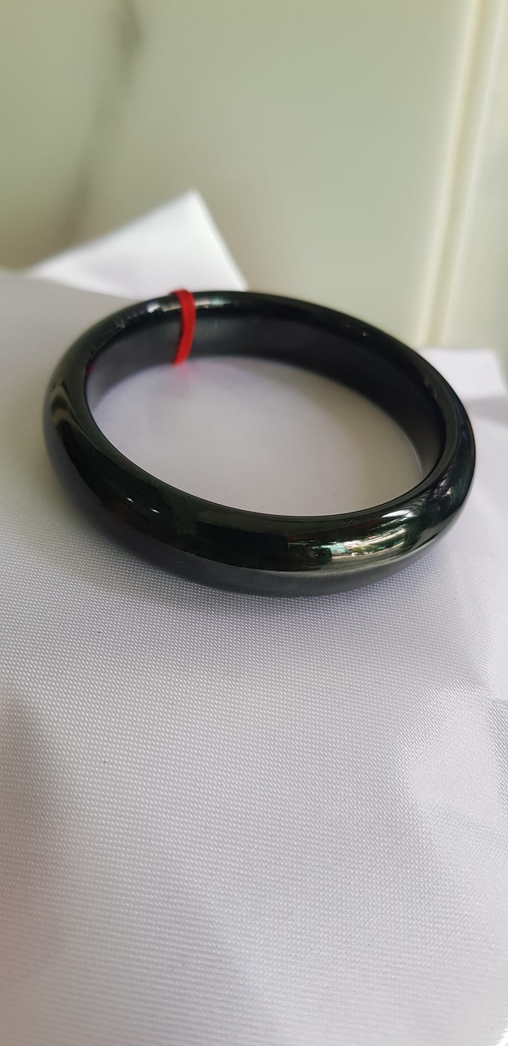 Vòng Cẩm Thạch Bản Hẹ Đen Sịn 50mm x cao 12mm x dầy 6,5mm Màu đen đều Nữ tay nhỏ 35kg - 49kg đeo Hợp nữ mệnh Thủy mệnh Mộc đeo ạ