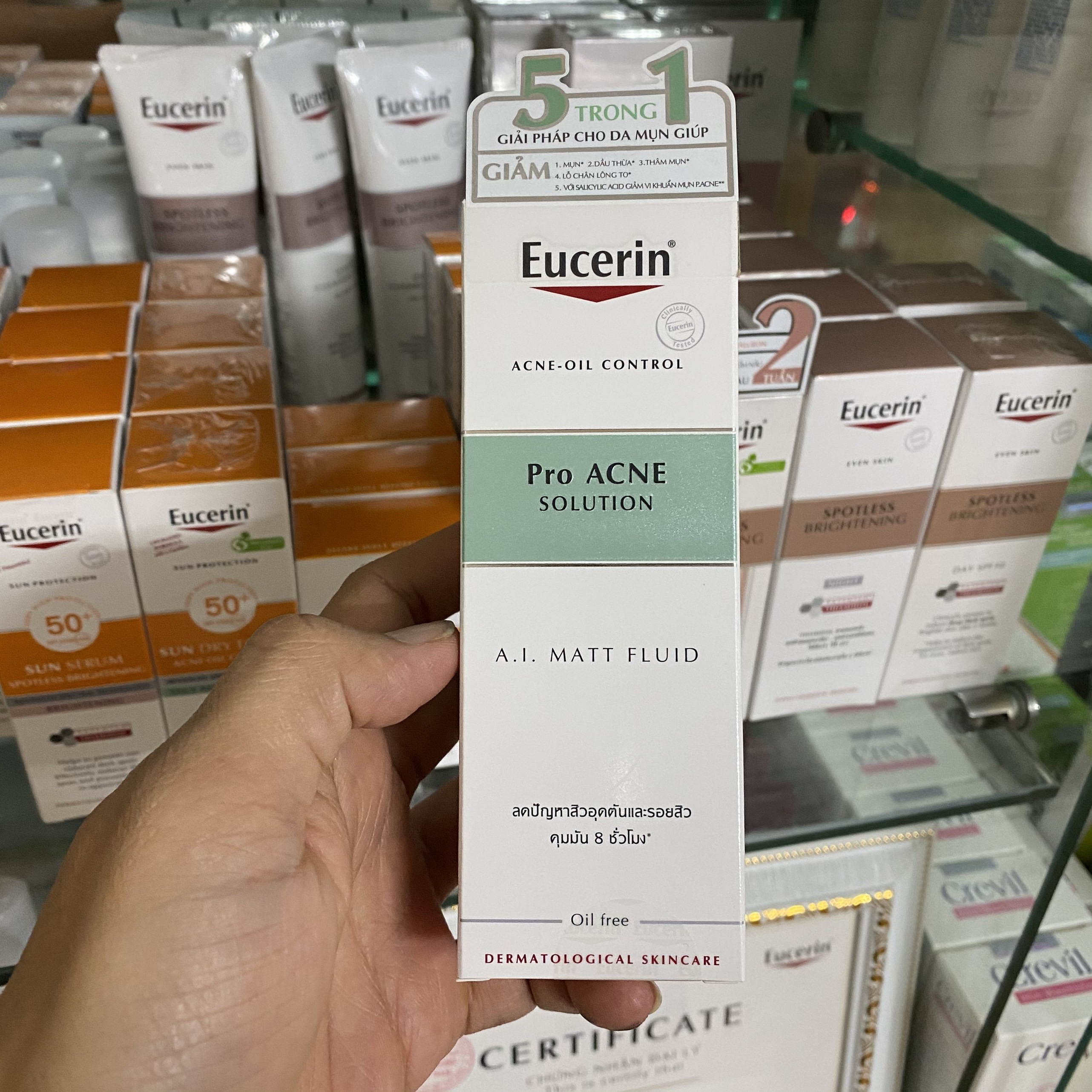 Kem Kiểm Soát Dầu cho Da Mụn Eucerin ProACNE Solution Matt Fluid (50 ml)