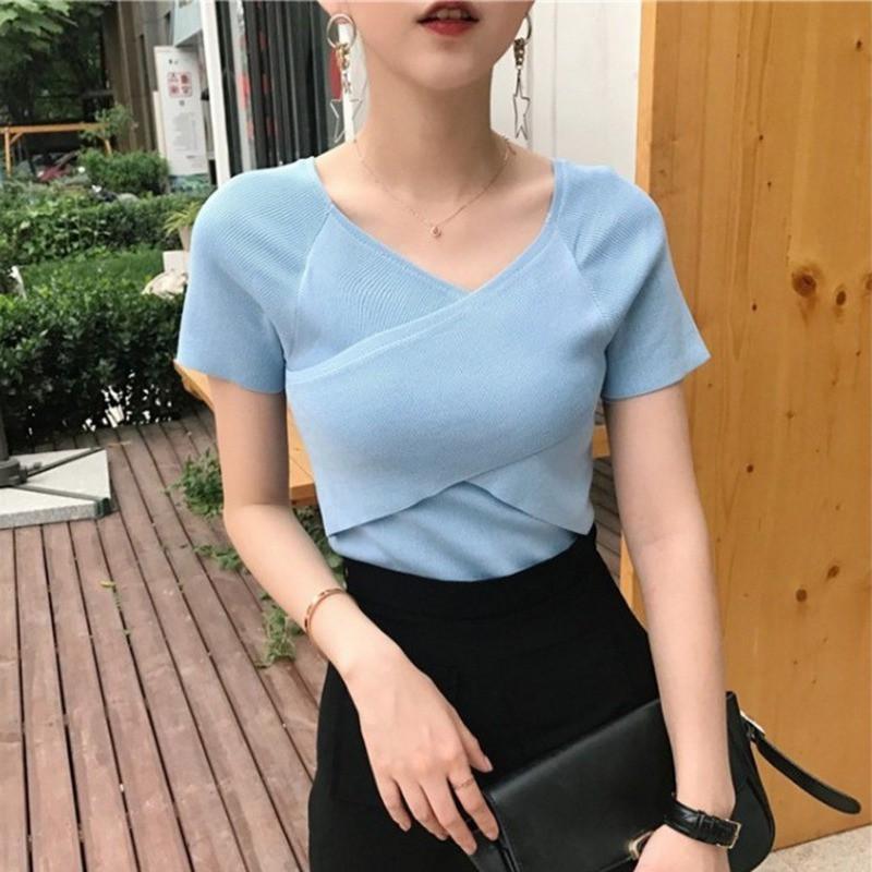 Áo thun nữ tay ngắn cổ chữ V