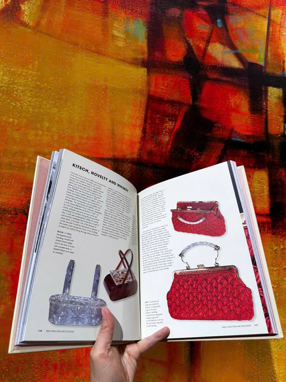 Sách - Vintage Handbags: Collecting and wearing vintage classics by Marnie Fogg - Sách nghệ thuật, tiếng anh