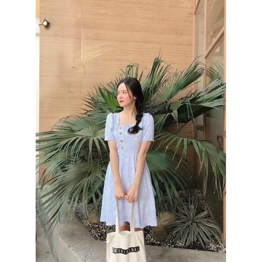 Đầm hoa nhí chấm bi trắng xanh, Váy hoa nhí xanh dự tiệc Cao Cấp đính nút cổ vuông có dây cột eo - MiNhi Fashion
