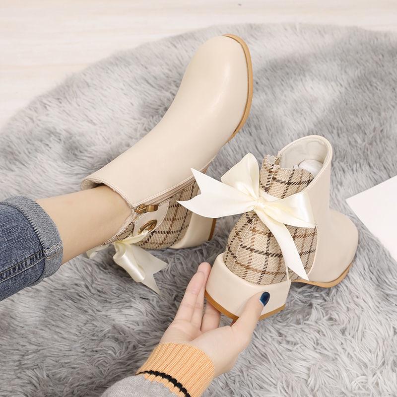 Giày boot cao gót phong cách trẻ trung dành cho nữ