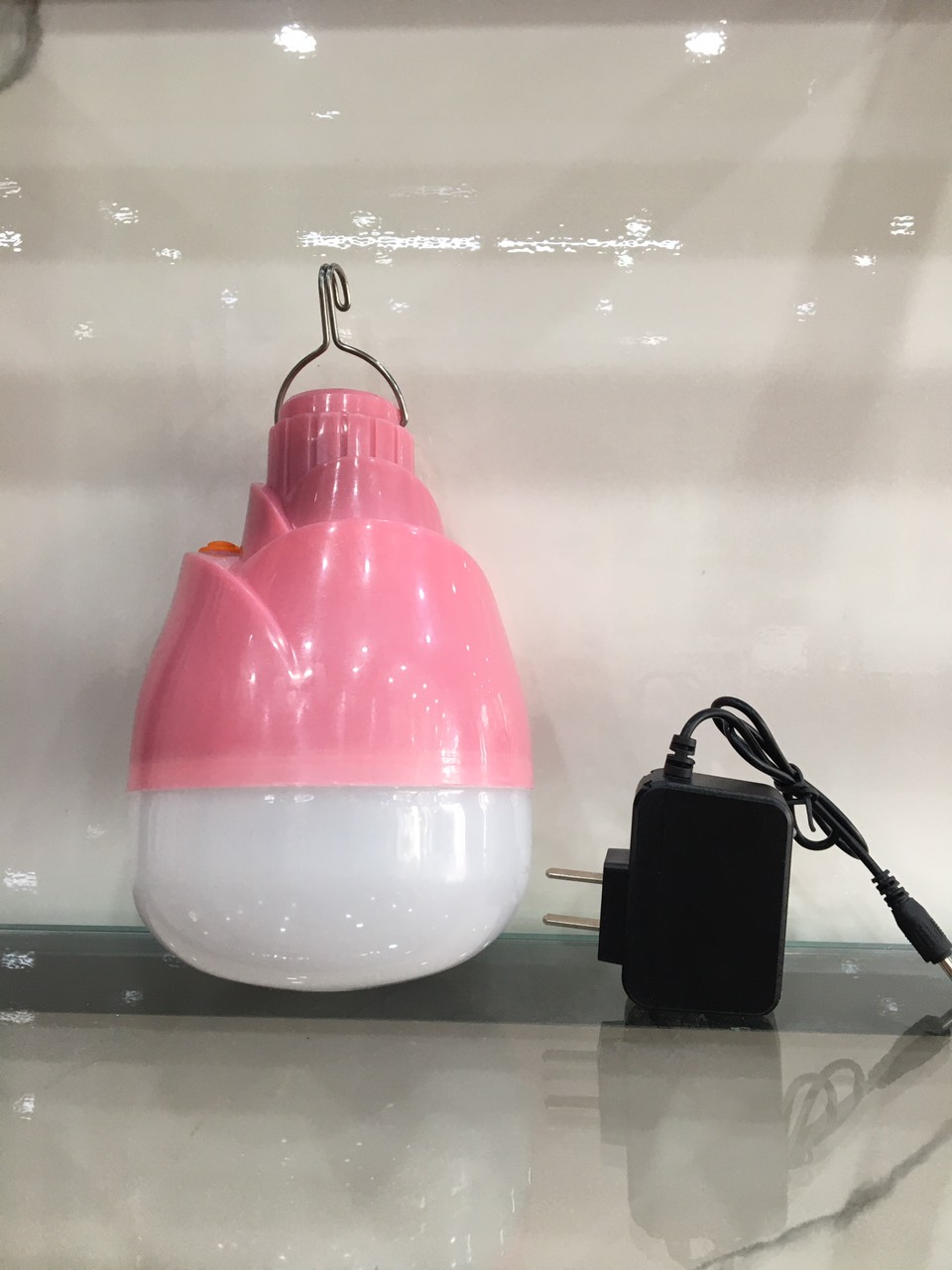 Bóng đèn led tích điện 80W 1 lần sạc sử dụng được 7 đến 15 giờ