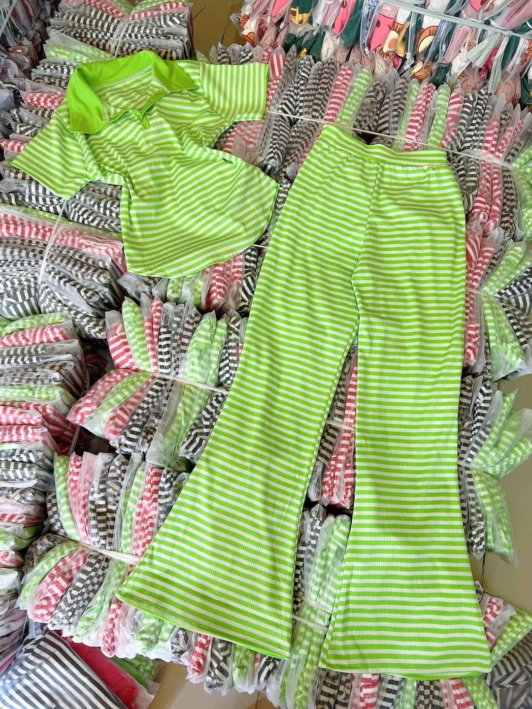 Sét Bộ Thun Sọc Áo Có Cổ Quần Dài Ồn Loe Cao Cấp Rẻ Đẹp